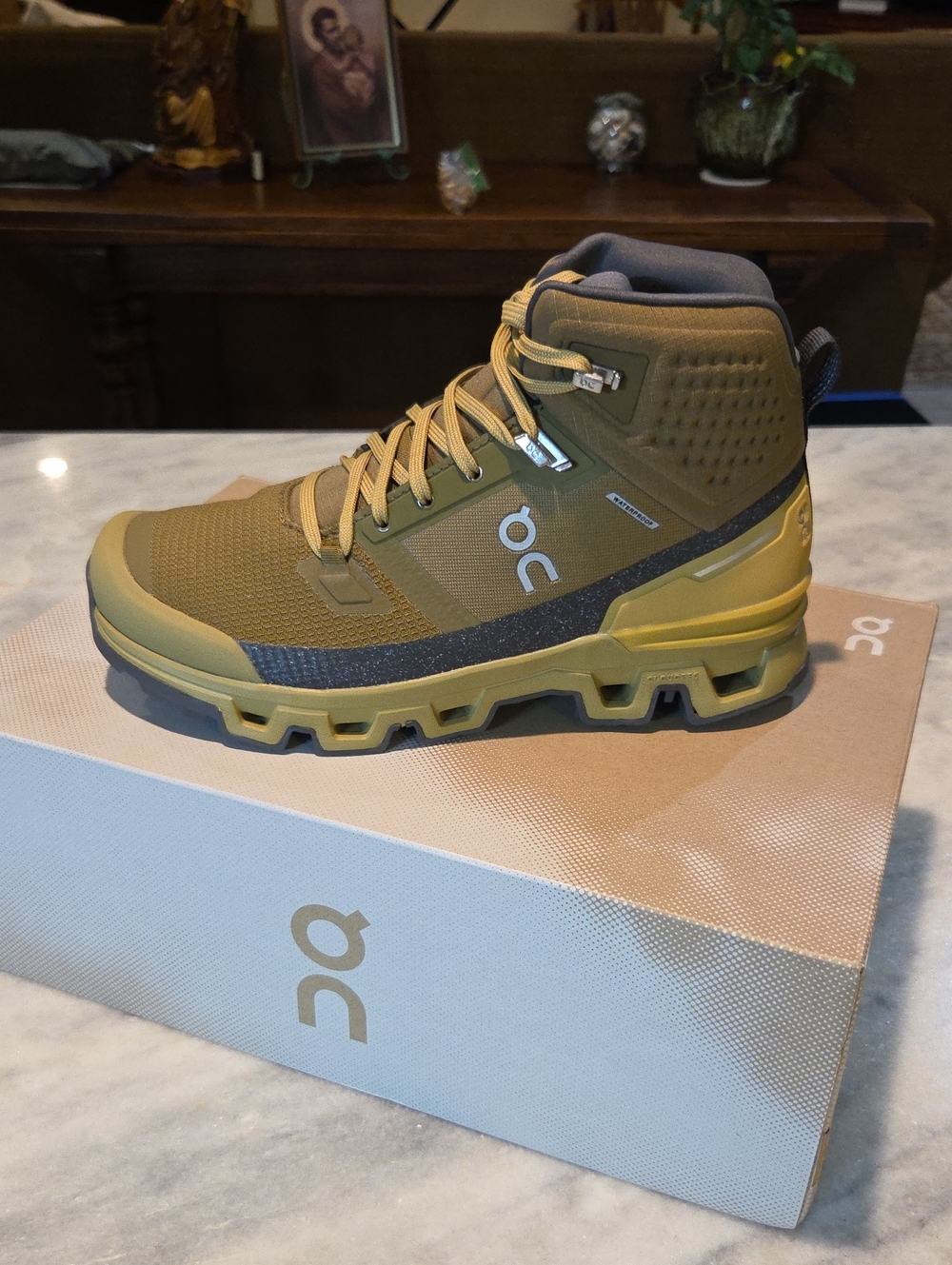 On CLOUDROCK Waterproof Hiking Boot Hunter Safari Mid-Top Trail Rugged Outdoors
